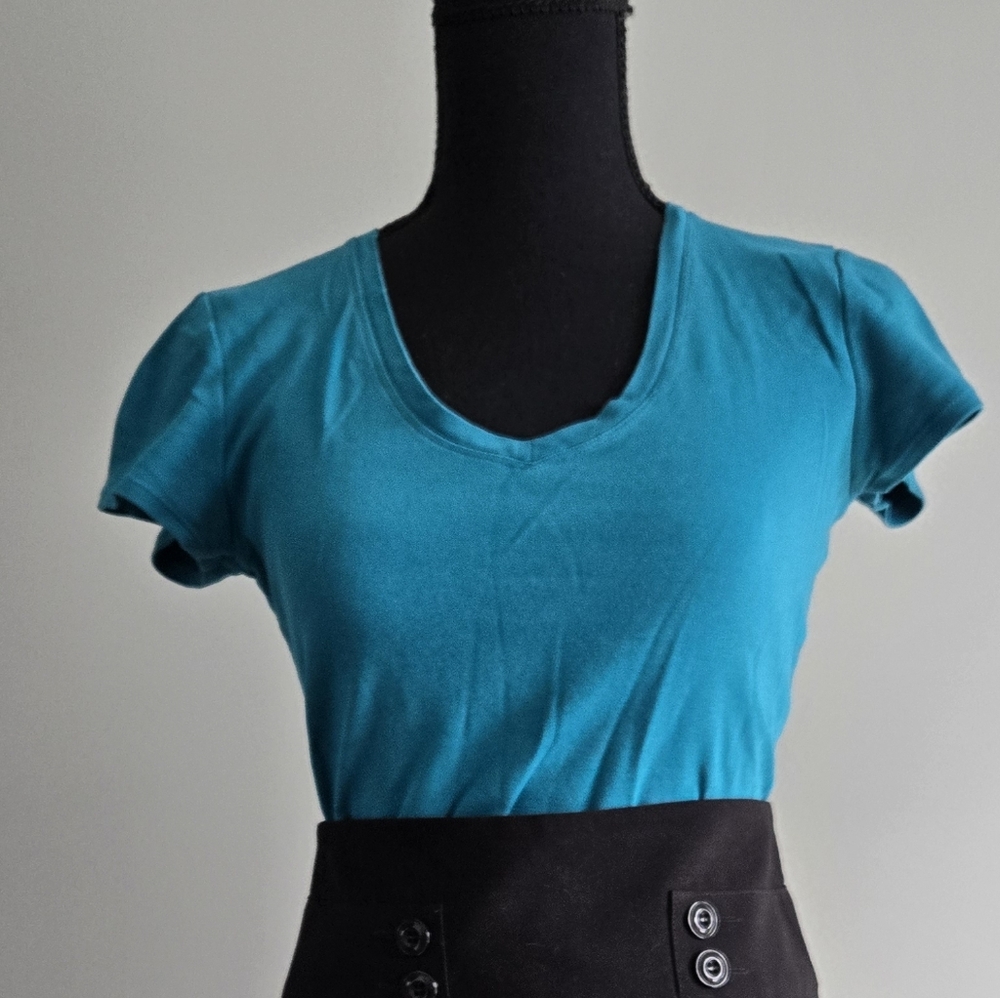 Banana Republic V-neck T Small